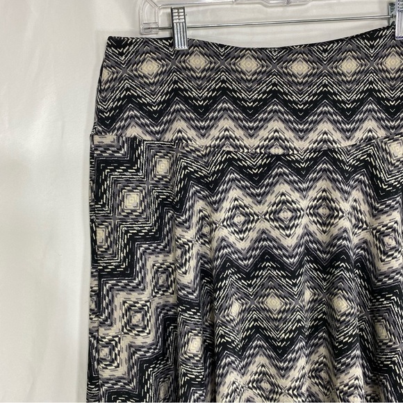 Ashley Blue Chevron Triangle Print Beige Black Stretch Drop Waist Skirt - Picture 2 of 6